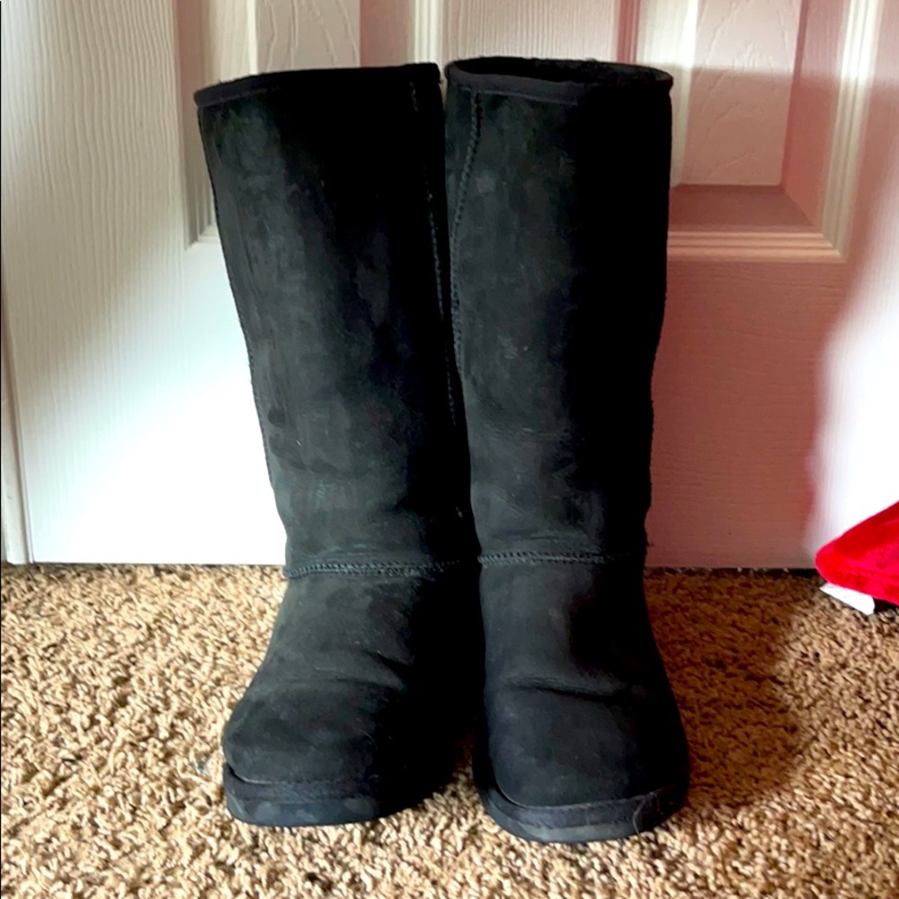 Ugg’s boots size 9